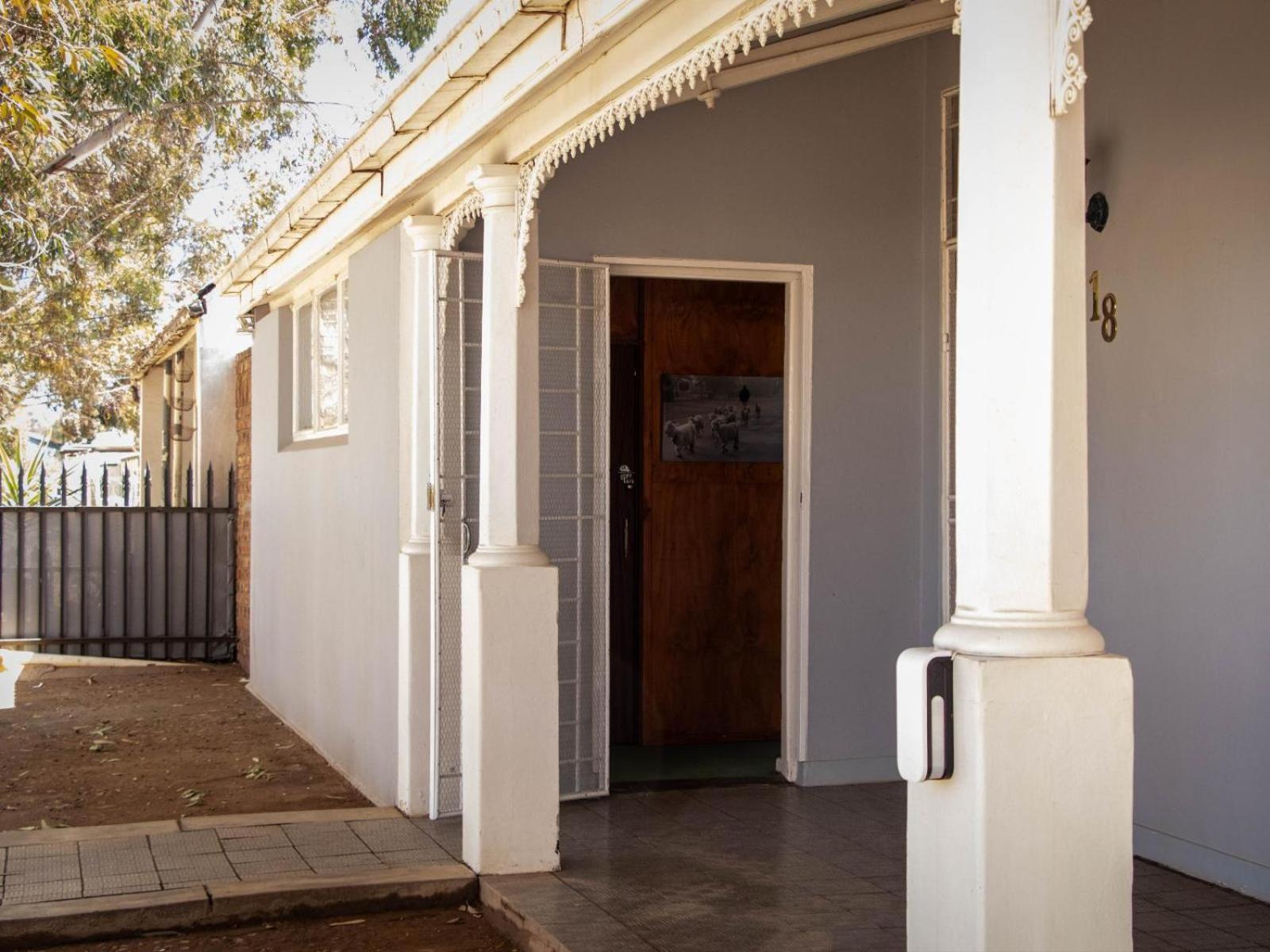 18 On Mark Willowmore Exterior photo